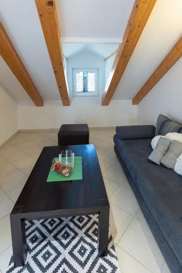 Emily Apartment Sudurad Ngoại thất bức ảnh