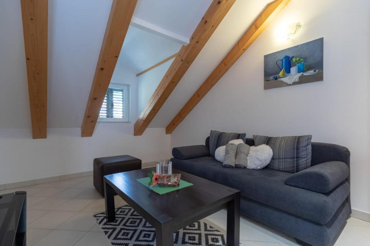 Emily Apartment Sudurad Ngoại thất bức ảnh